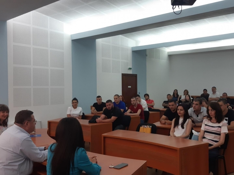 Кметът на община Свищов приветства успешно завършващите възпитаници на катедра „Мениджмънт“ към СА „Д. А. Ценов“  