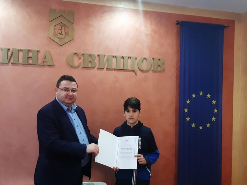 СКХТФ „Дунав“ – Свищов получи почетни грамоти от кмета на Свищов за достойно представяне на Държавни първенства по хокей в зала 