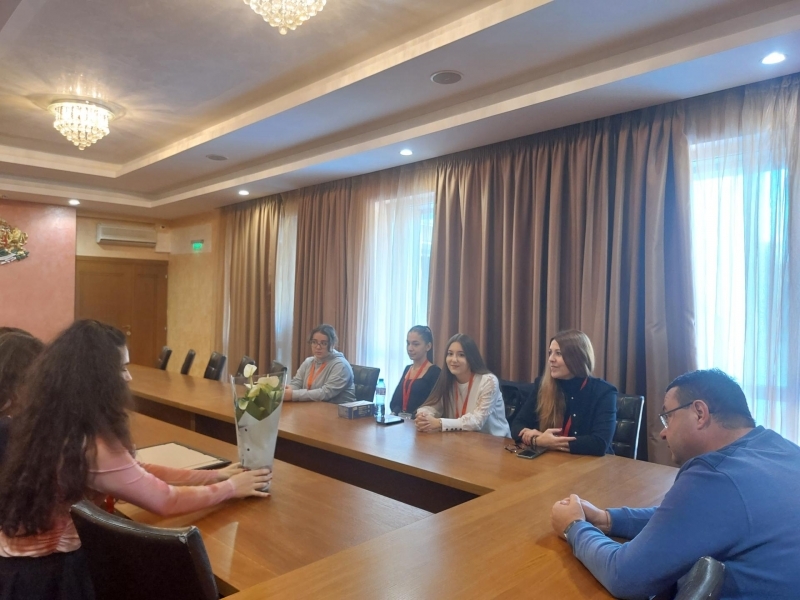 Делегати от училище посланик на Европейския парламент посетиха Община Свищов по повод Деня на българската община 