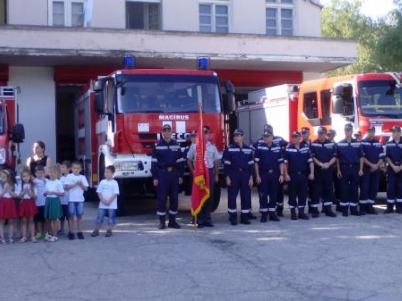  ЧЕСТИТ ПРОФЕСИОНАЛЕН ПРАЗНИК НА СЛУЖИТЕЛИТЕ НА РСПБЗН СВИЩОВ  