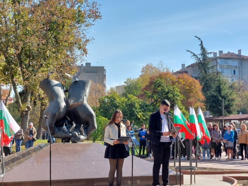 Свищов отбеляза Деня на народните будители 