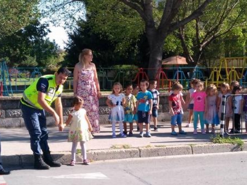 В детска градина "Чиполино" проведоха открити уроци по безопасност на децата