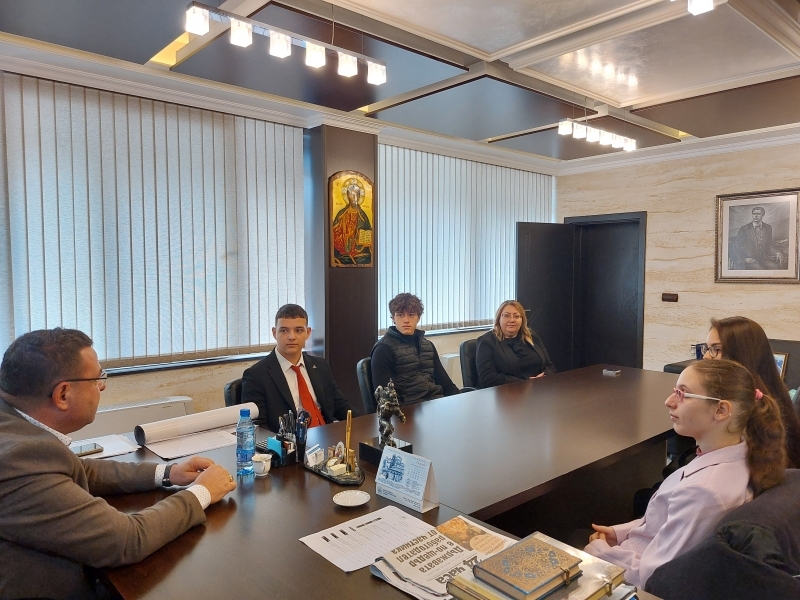 С подкрепата на Младежки център в Свищов бе реализирана инициативата „МЕНИДЖЪР ЗА ЕДИН ДЕН“