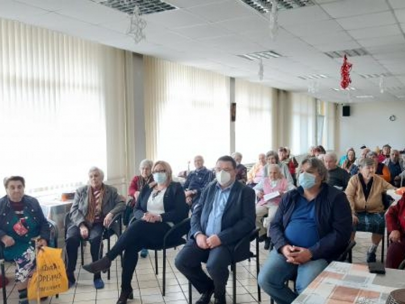 По традиция 1 октомври бе отпразнуван в Дома за стари хора „Мария Луиза“ в Свищов 