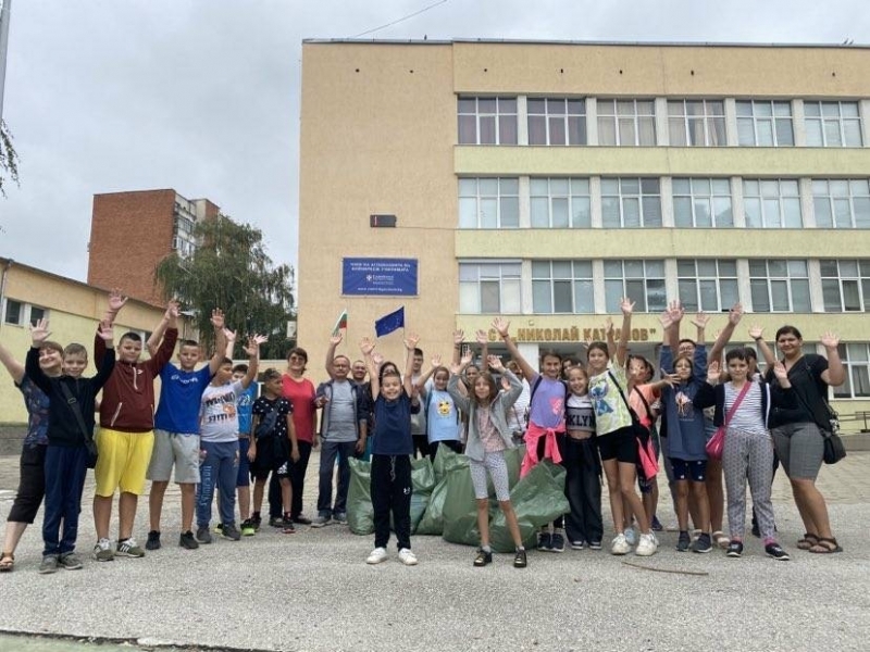 Община Свищов се включи в най-мащабната доброволческа инициатива в България – „Да изчистим България заедно“ 