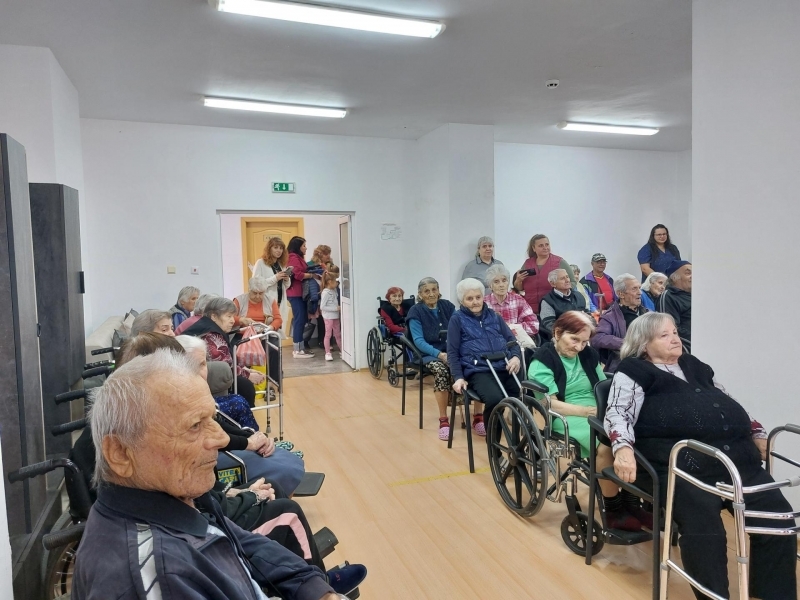Потребителите в ДСХ „Мария Луиза” – гр. Свищов отбелязаха Международния ден на възрастните хора 