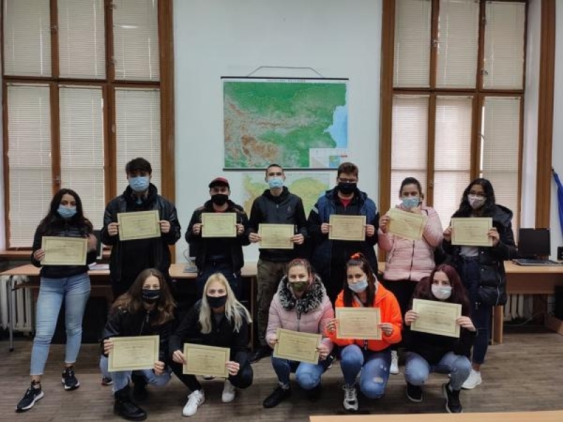 Ученици от Х клас на ПДТГ „Димитър Хадживасилев“ взеха участие в образователна програма на Районен съд – Свищов 