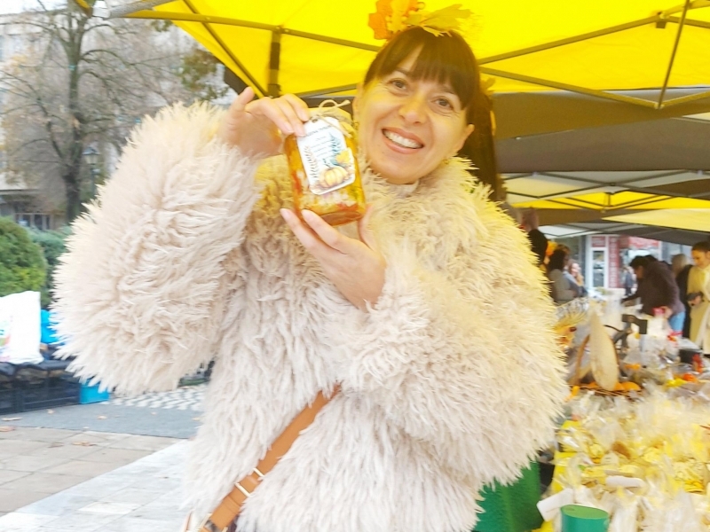 „Вкусът на есента“ озари площад „Алеко“ – с вкус, цветове и доброта за децата на Свищов 