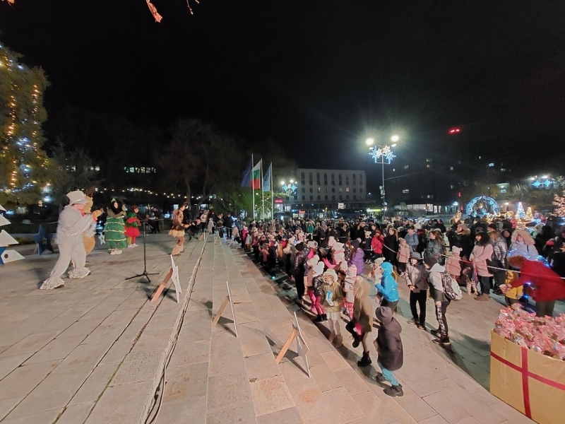 Свищов грейна в коледна премяна 