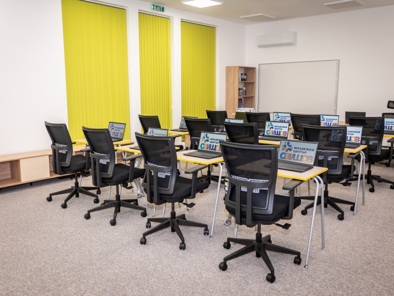 Младежки център – Свищов бе официално открит 