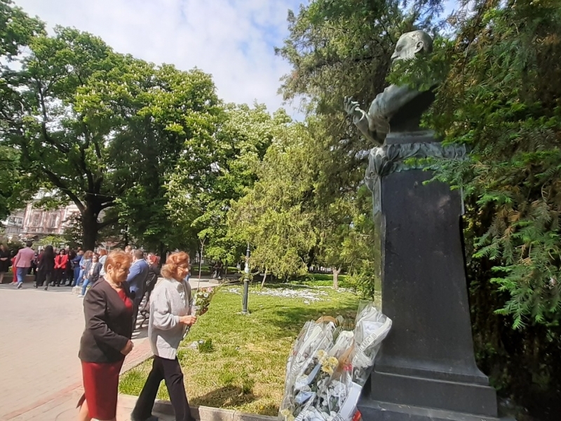125 години от гибелта на Алеко Константинов бяха отбелязани днес в Свищов и София