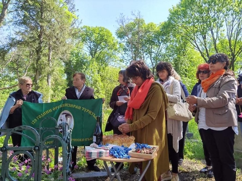 125 години от гибелта на Алеко Константинов бяха отбелязани днес в Свищов и София