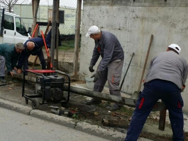 ОП „Чистота” обезопасиха пътен участък в Свищов по молба на граждани