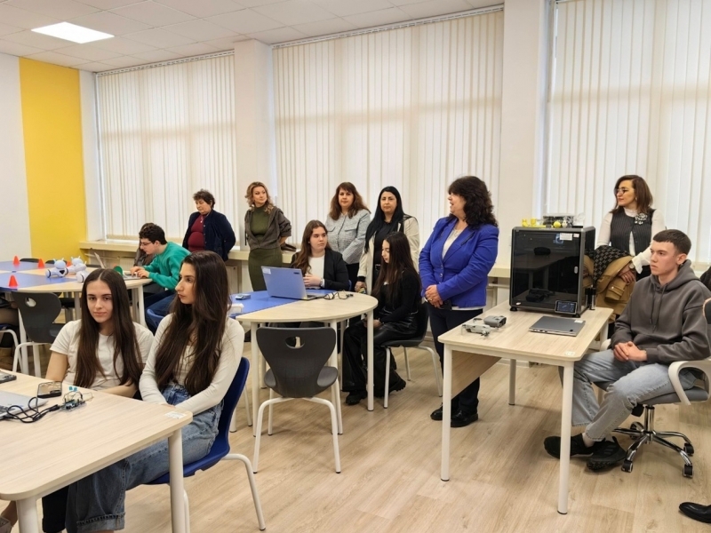 СУ „Николай Катранов“ откри СТЕМ център по природни науки, математика и информатика 