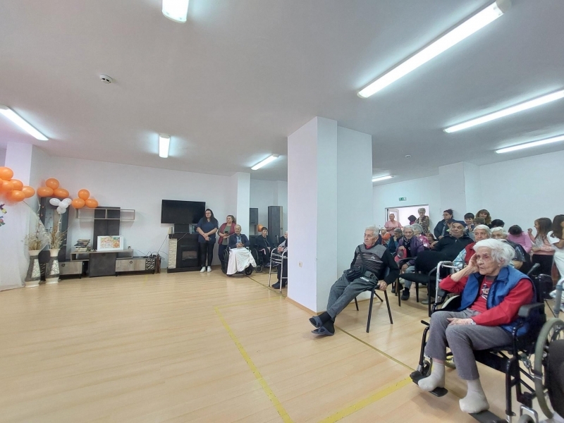 Потребителите в ДСХ „Мария Луиза” – гр. Свищов отбелязаха Международния ден на възрастните хора 