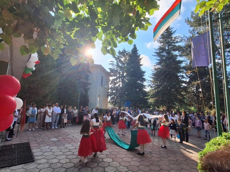 Първият учебен ден бе тържествено отбелязан в образователните институции в община Свищов 