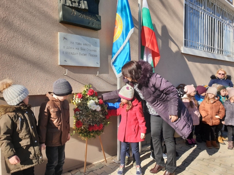 В Свищов почетоха паметта на Левски