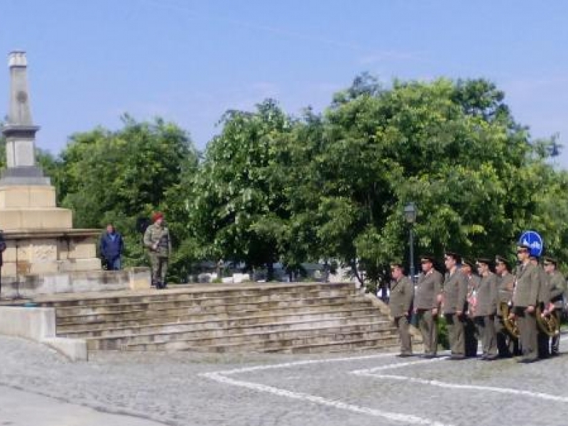 Денят на храбростта и Българската армия бяха празнично отбелязани в Свищов