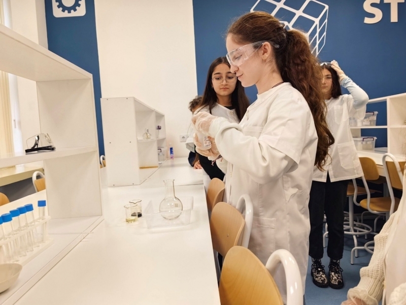 СУ „Николай Катранов“ откри СТЕМ център по природни науки, математика и информатика 