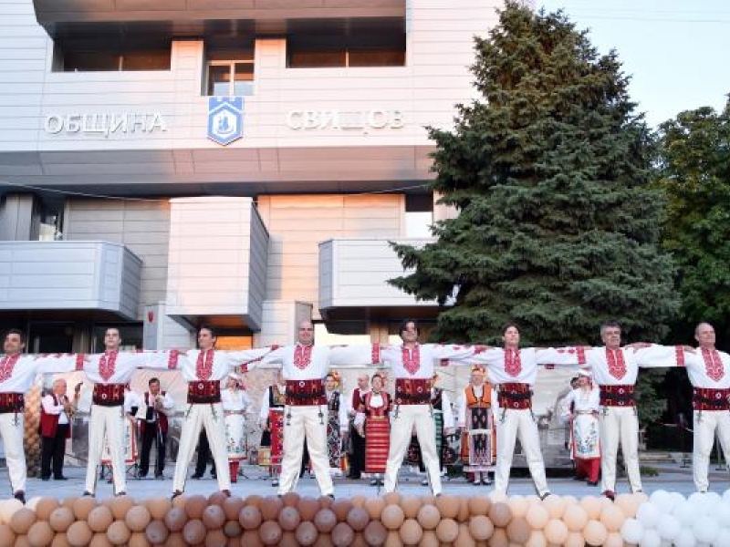 ПРИКЛЮЧИХА ТЪРЖЕСТВАТА ПОСВЕТЕНИ НА 144 ГОДИНИ ОТ ОСВОБОЖДЕНИЕТО НА СВИЩОВ