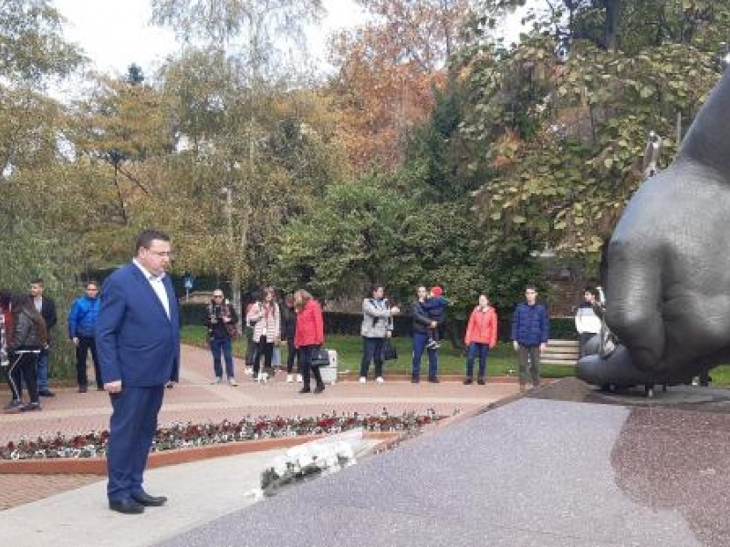Денят на народните будители бе отбелязан днес в Свищов