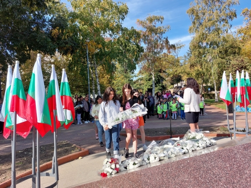 Свищов отбеляза Деня на народните будители 