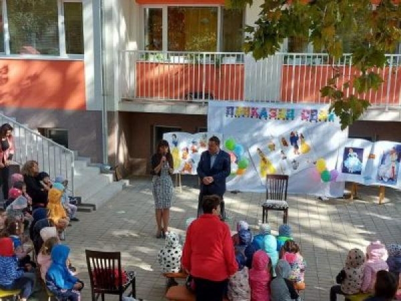 Община Свищов подари детски книжки на малчуганите от  ДГ „Радост“