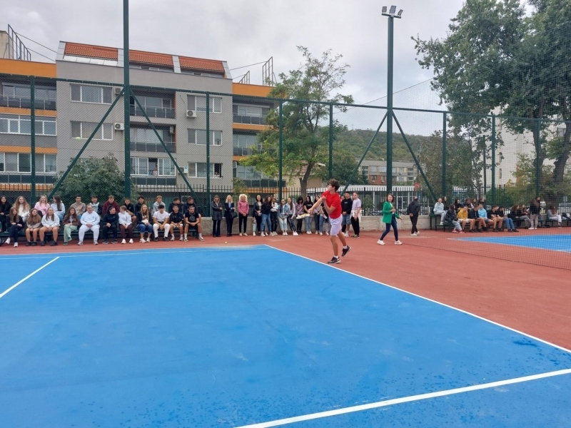 В СУ "Димитър Благоев" официално бяха открити нова спортна площадка и STEM център 