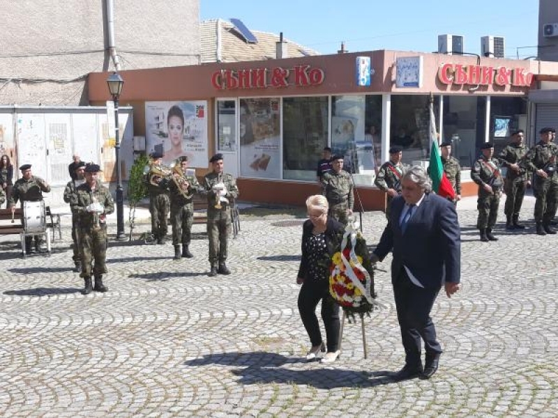Свищов се преклони пред паметта на загиналите български воини