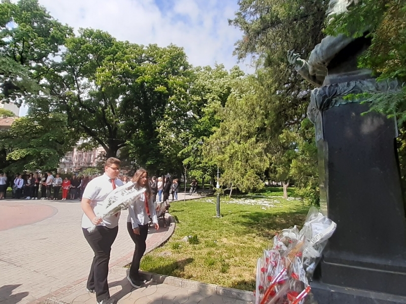 125 години от гибелта на Алеко Константинов бяха отбелязани днес в Свищов и София