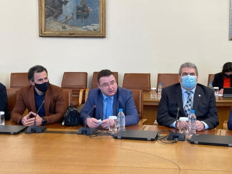 Правителството отпусна на община Свищов 1.6 милиона лева за спешна реконструкция на спортна зала