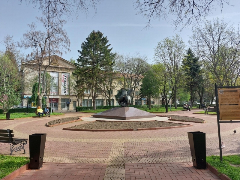 В Свищов започна подготовката на паркове и градини за пролетно-летния сезон 