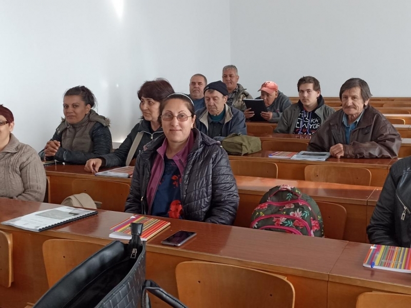 В ОБЩИНА СВИЩОВ СЕ ПРОВЕЖДАТ ОБУЧЕНИЯ ПО ПРОФЕСИЯ  „РАБОТНИК В ОЗЕЛЕНЯВАНЕТО“ 