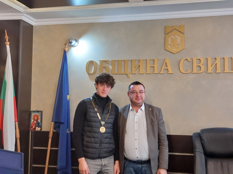 С подкрепата на Младежки център в Свищов бе реализирана инициативата „МЕНИДЖЪР ЗА ЕДИН ДЕН“