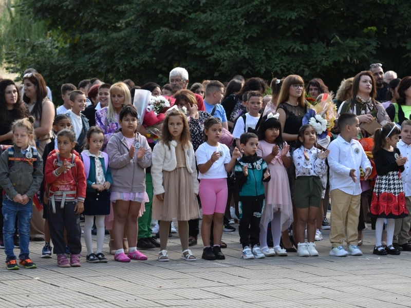 Първият учебен ден бе тържествено отбелязан в образователните институции в община Свищов 