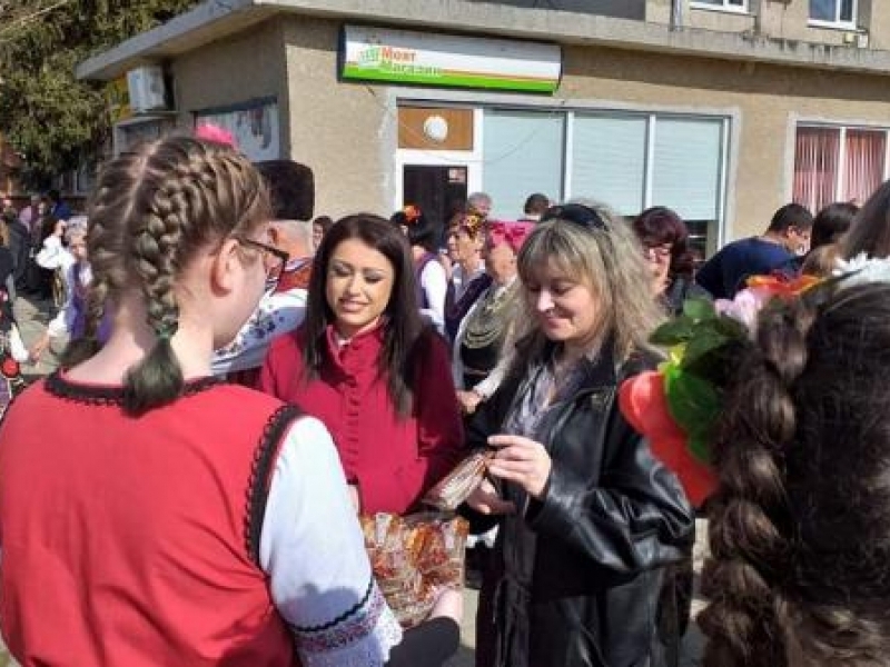 На Тодоровден в свищовското село Драгомирово изпратиха зимата с традиционните за празника кушии