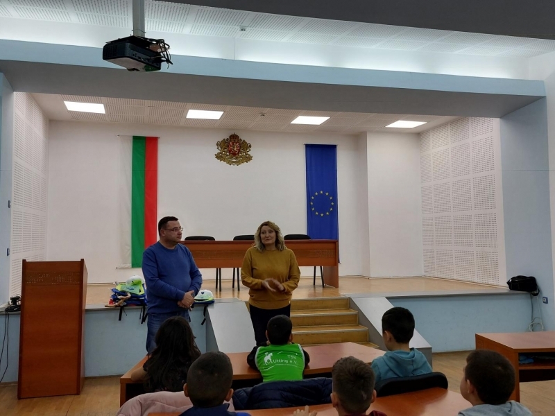 Местната комисия за борба срещу противообществени прояви в Свищов награди 32 деца с добри сърца 