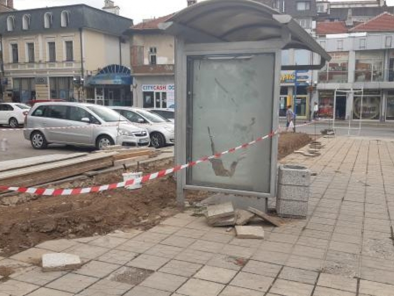Ремонт на пешеходната зона около спирката на пл. „Свобода“ стартира в Свищов
