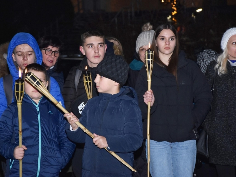 С факелно шествие и общоградско поклонение на 12 януари в Свищов бяха чествани 161 години от рождението на Алеко Константинов