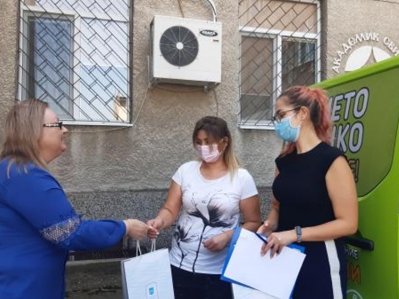 В РАМКИТЕ НА ИНИЦИАТИВАТА „ЗРЕНИЕТО Е ВСИЧКО! ПРЕГЛЕДАЙ СЕ!” В СВИЩОВ БЯХА ИЗВЪРШЕНИ БЕЗПЛАТНИ ОЧНИ ПРЕГЛЕДИ НА ДЕЦА И ВЪЗРАСТНИ