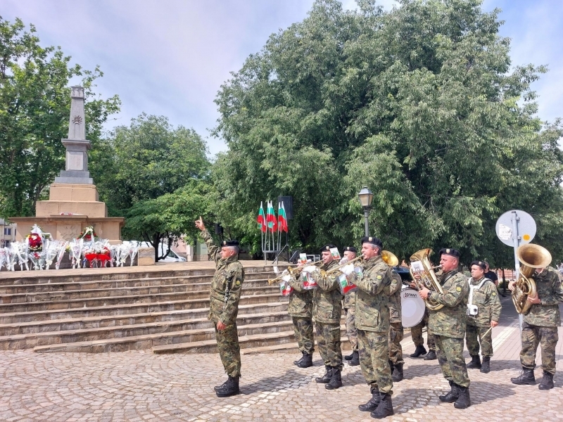 Денят на храбростта и празника на Българската армия тържествено беше отбелязан в Свищов 