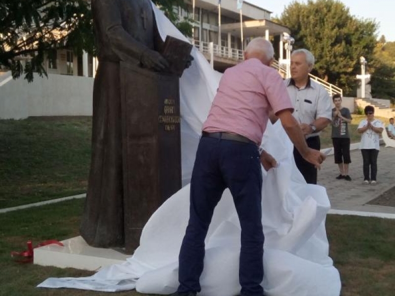 Паметник на Епископ Филип Станиславов издигнаха в родното му село Ореш