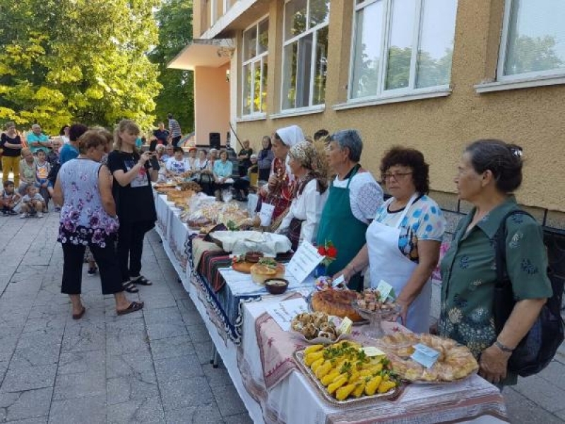 VIII Регионален фестивал на българската погача се проведе в свищовското село Овча могила 