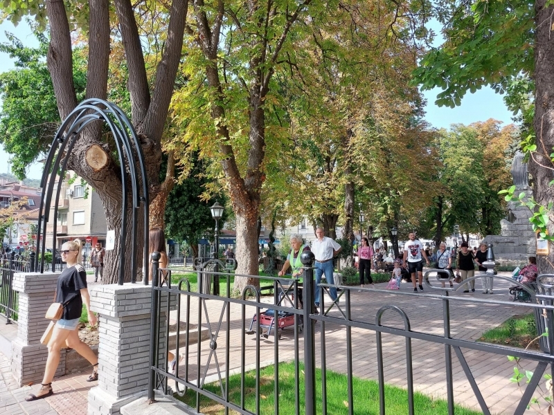 В Свищов беше официално открит обновеният парк на пл. „Свобода“  