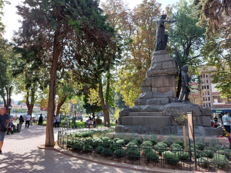 В Свищов беше официално открит обновеният парк на пл. „Свобода“  