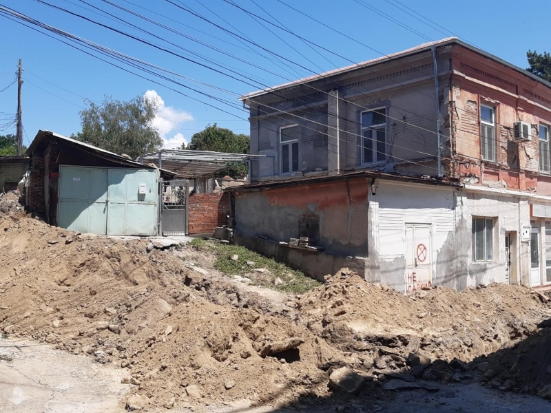Подменя се част от водорпреносната мрежа на силно компрометиран участък от ул. „Ген. П. Киселов“ в Свищов 
