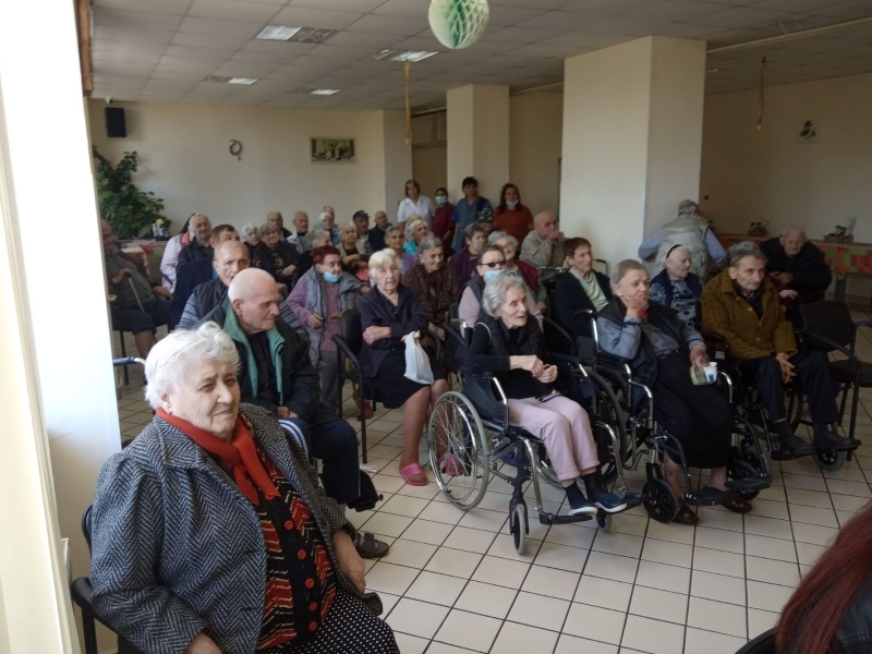 ДСХ „Мария Луиза“ в Свищов отбеляза празнично Международния ден на възрастните хора    