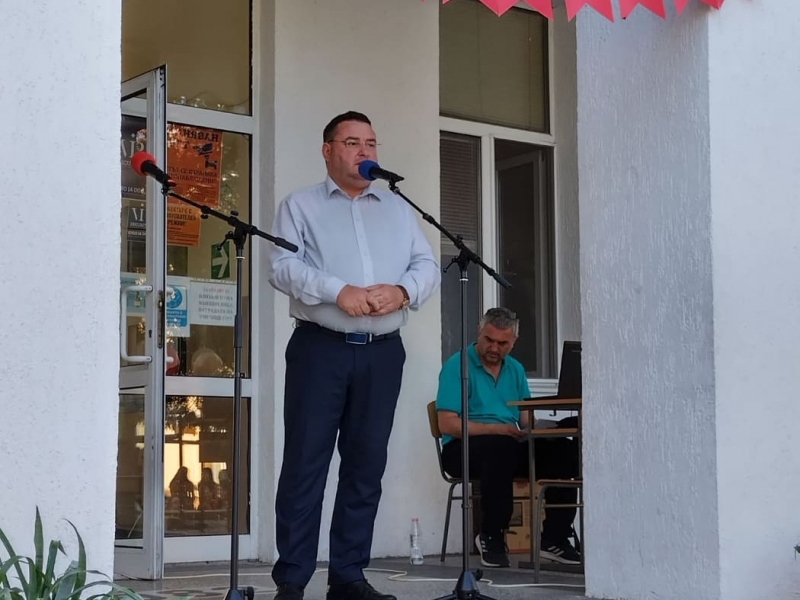 СУ „Николай Катранов“ дипломира випуск отличници 