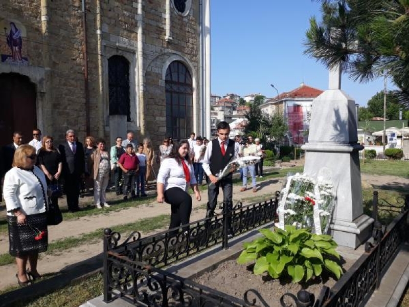 Празнично шествие изпълни улиците на Свищов по повод 24 май - Денят на славянската писменост и култура 