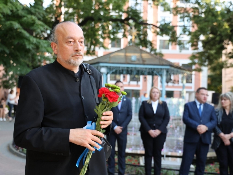 С общоградско поклонение в Свищов бяха отбелязани 160 години от рождението на проф. Иван Шишманов 